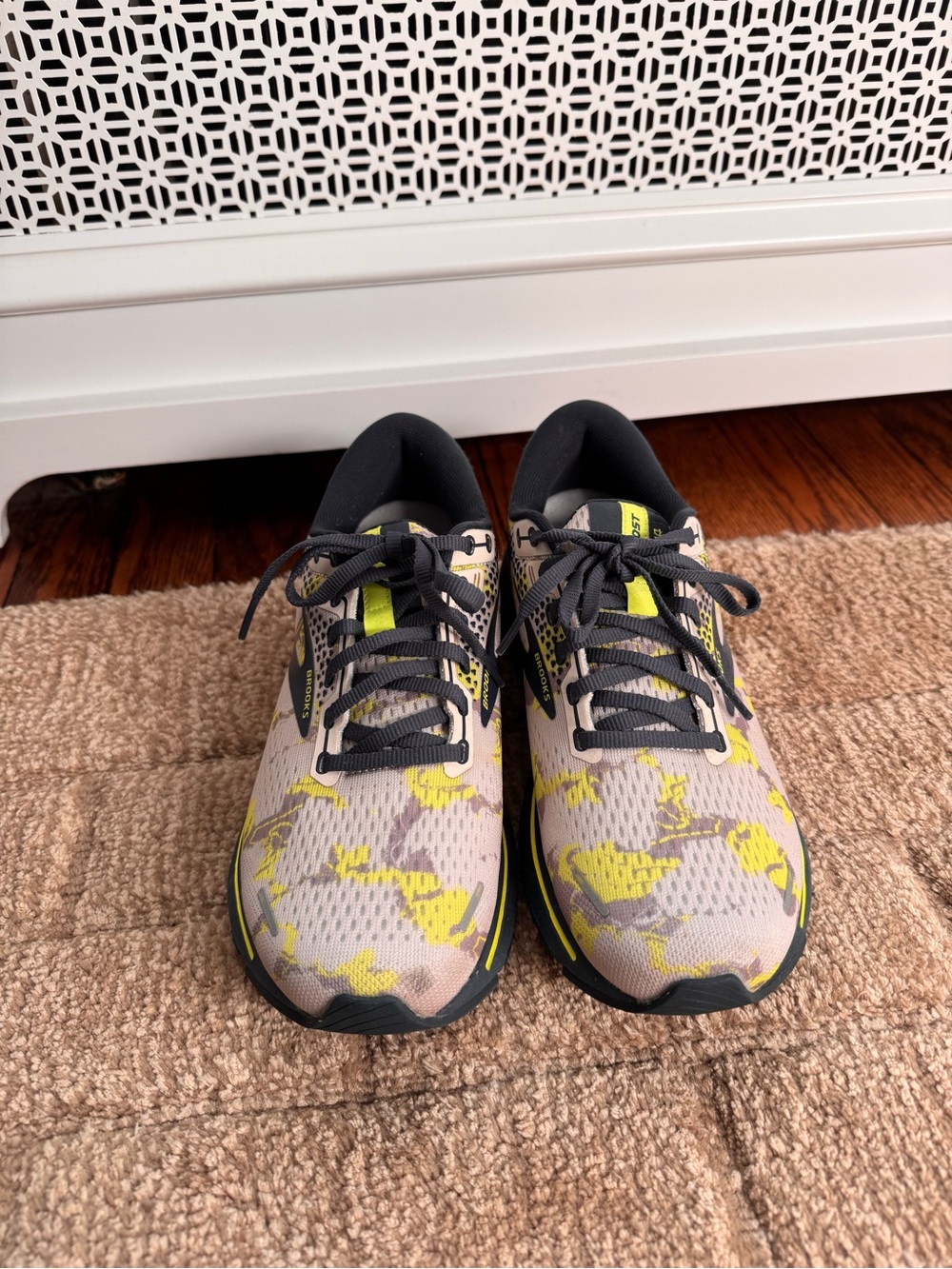 Brooks Ghost 14 Lightweight Gray & Neon Yellow Athletic Sneakers